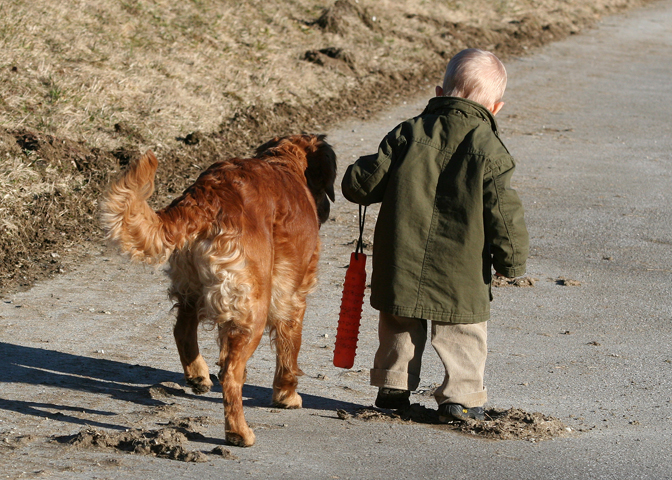 kind_und_hund_fotos_brigitte_kaltenboeck